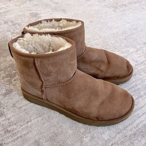 Women’s Classic UGG MINI boots